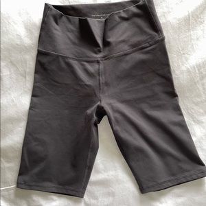 Aritzia Babaton Biker Shorts 7” in Mineral Grey in Small
